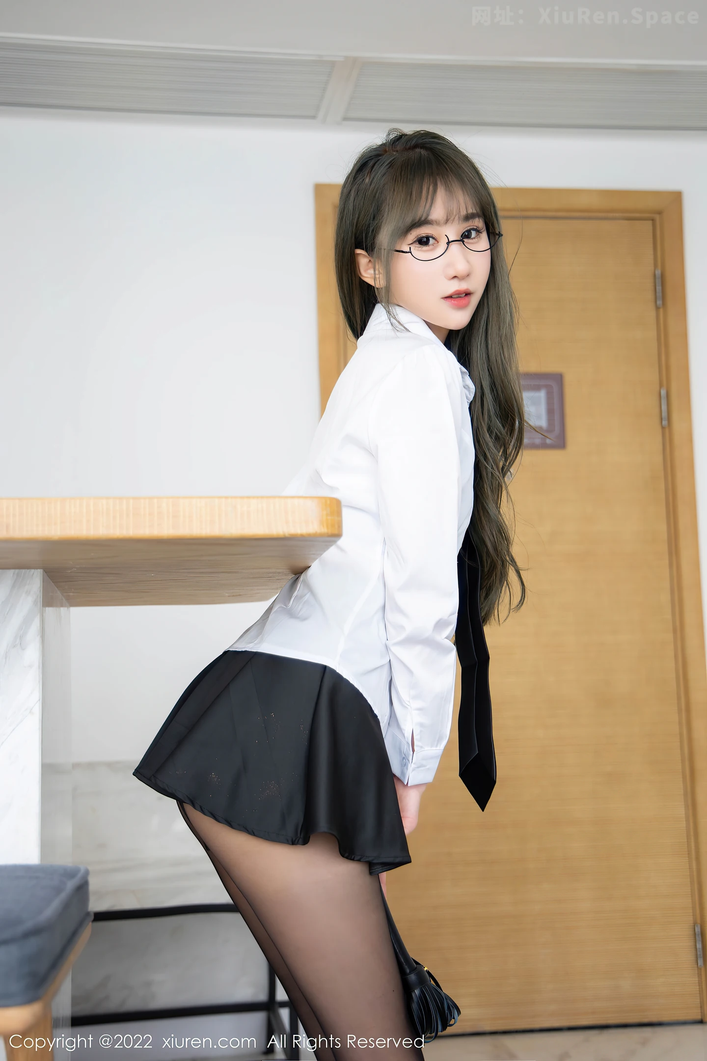 图片[6]-[XiuRen秀人网]VOL.4789 女神小果冻儿性感白色T恤配黑短裙半脱露蕾丝内衣极致魅惑写真71P-秀人网官方网站